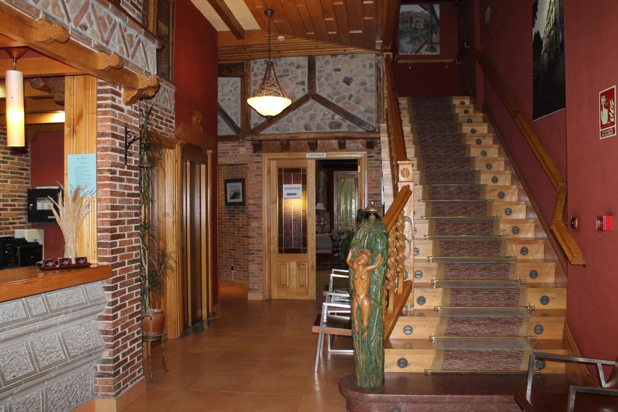 Hotel San Roque Reinosa Exteriör bild