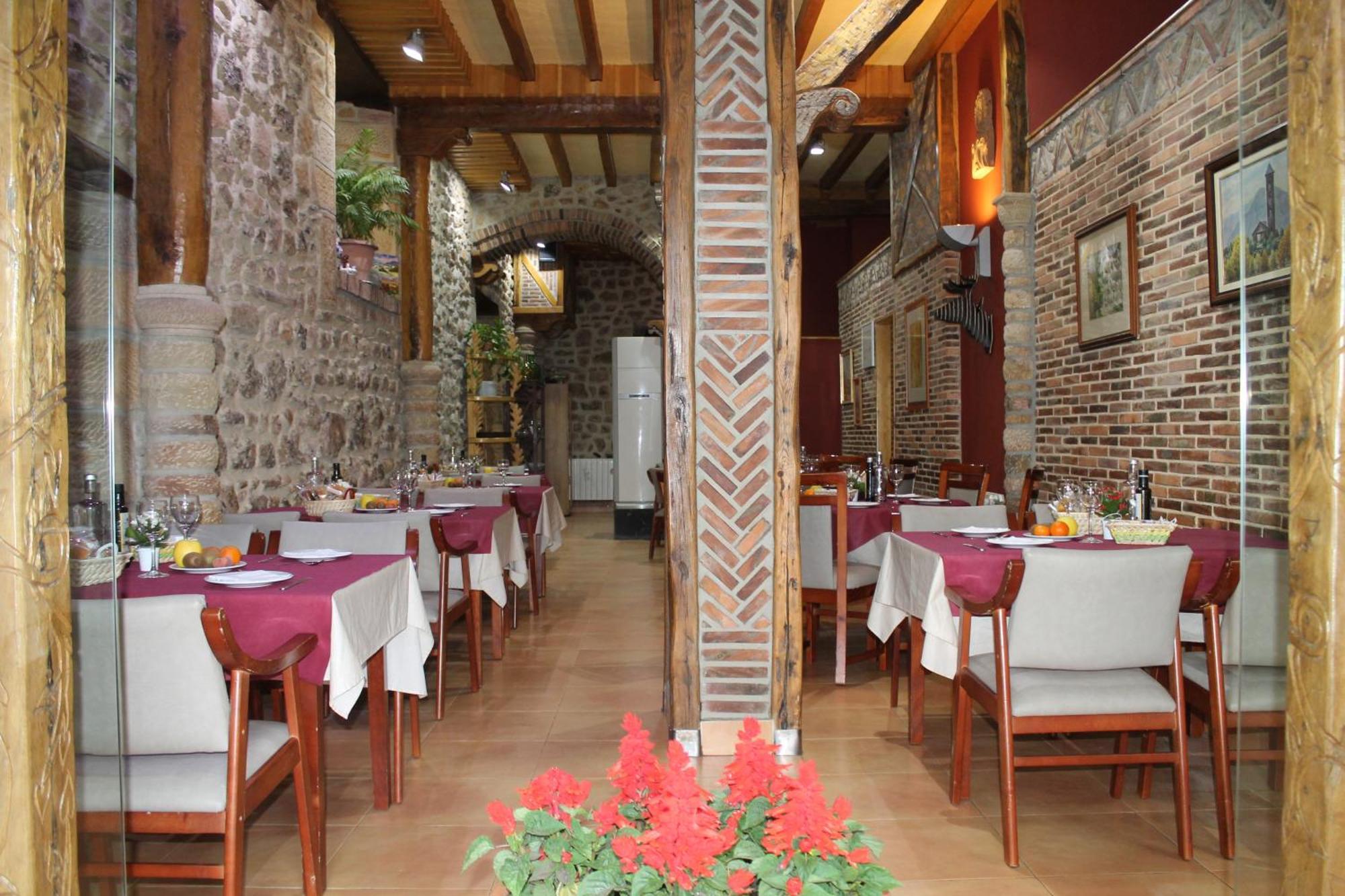 Hotel San Roque Reinosa Exteriör bild