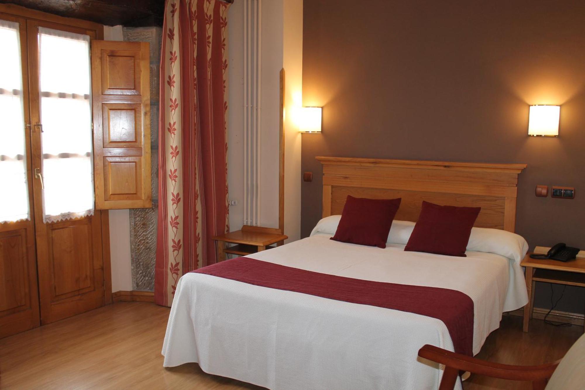 Hotel San Roque Reinosa Exteriör bild