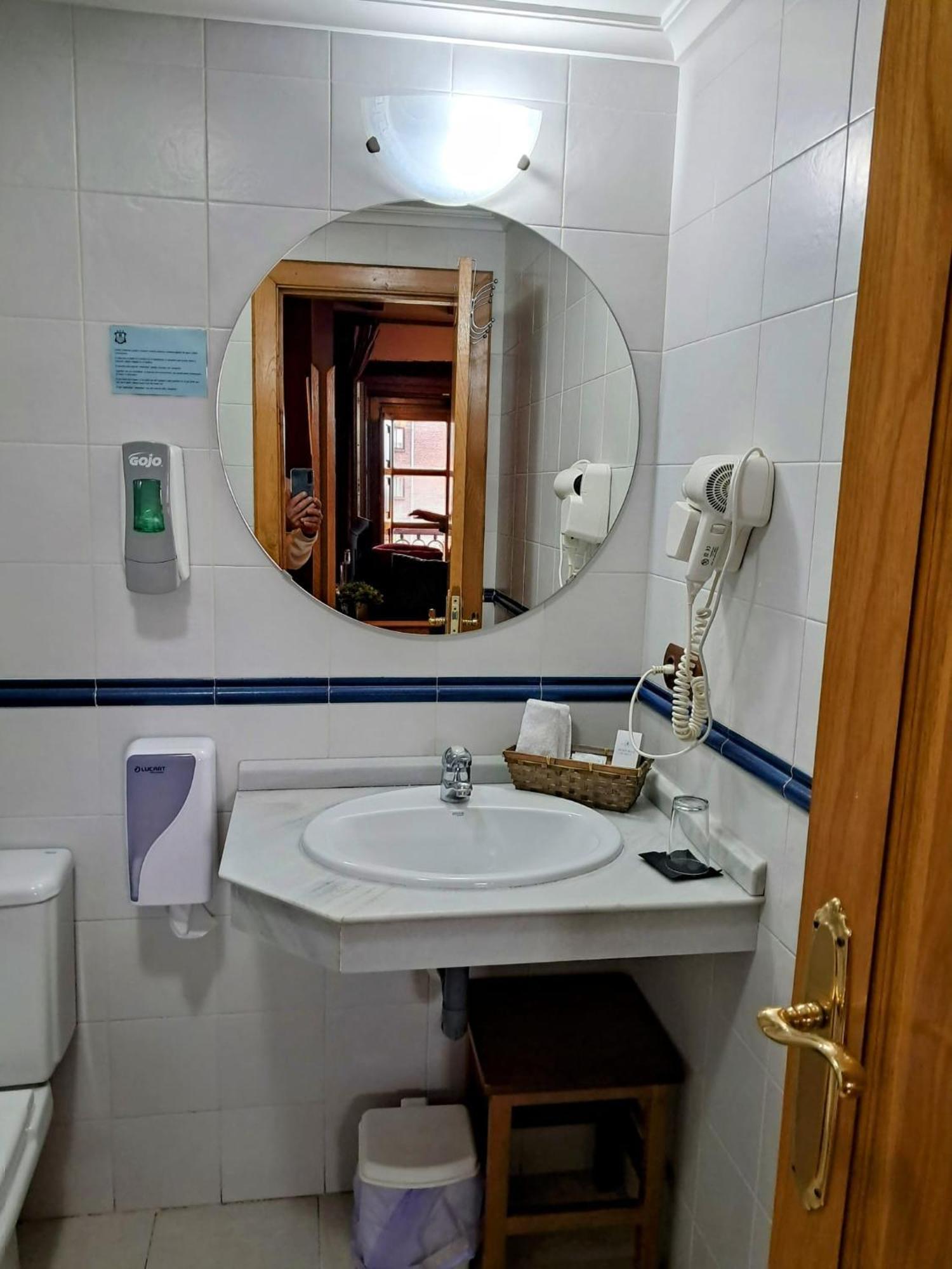 Hotel San Roque Reinosa Exteriör bild