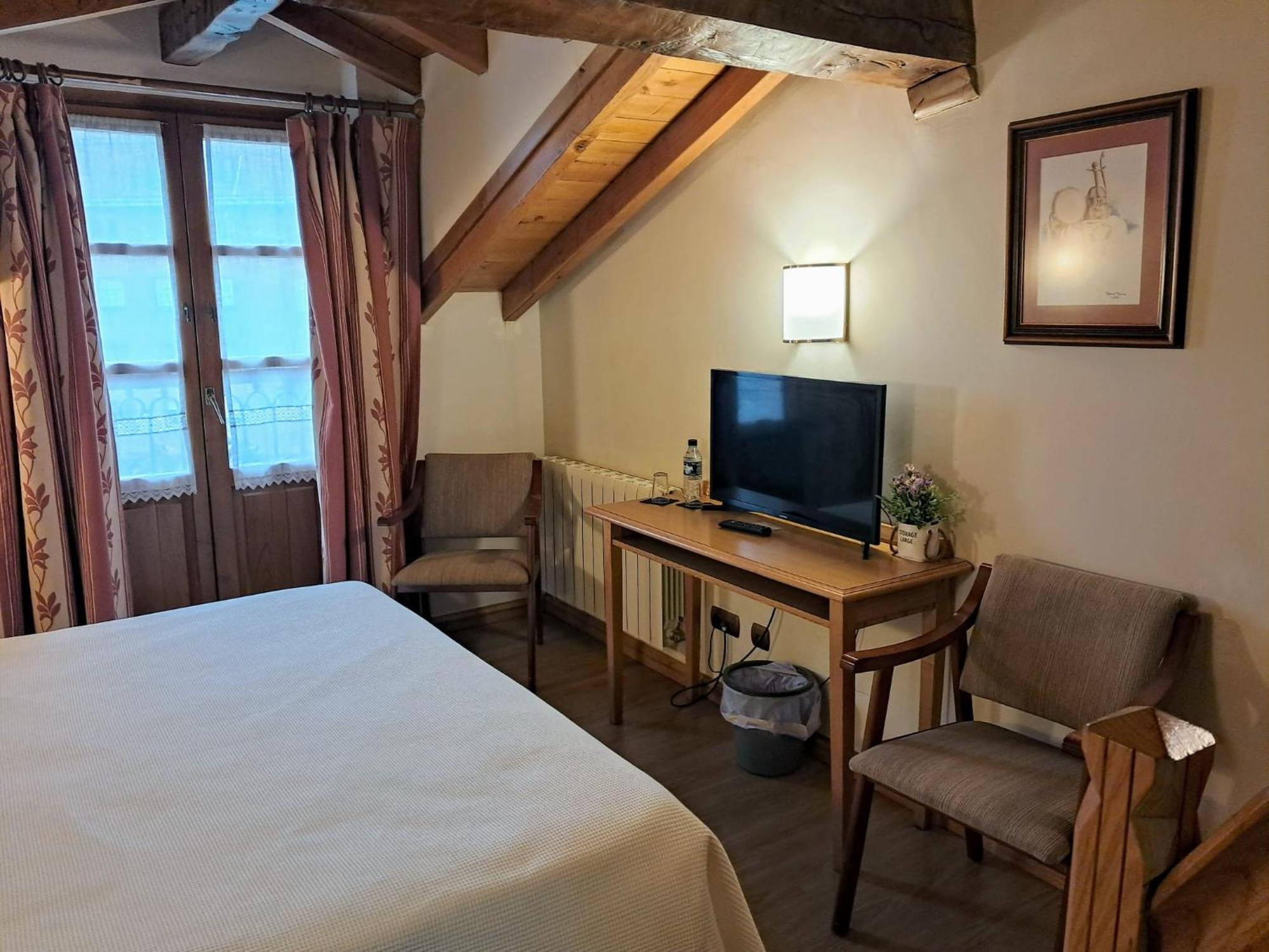 Hotel San Roque Reinosa Exteriör bild