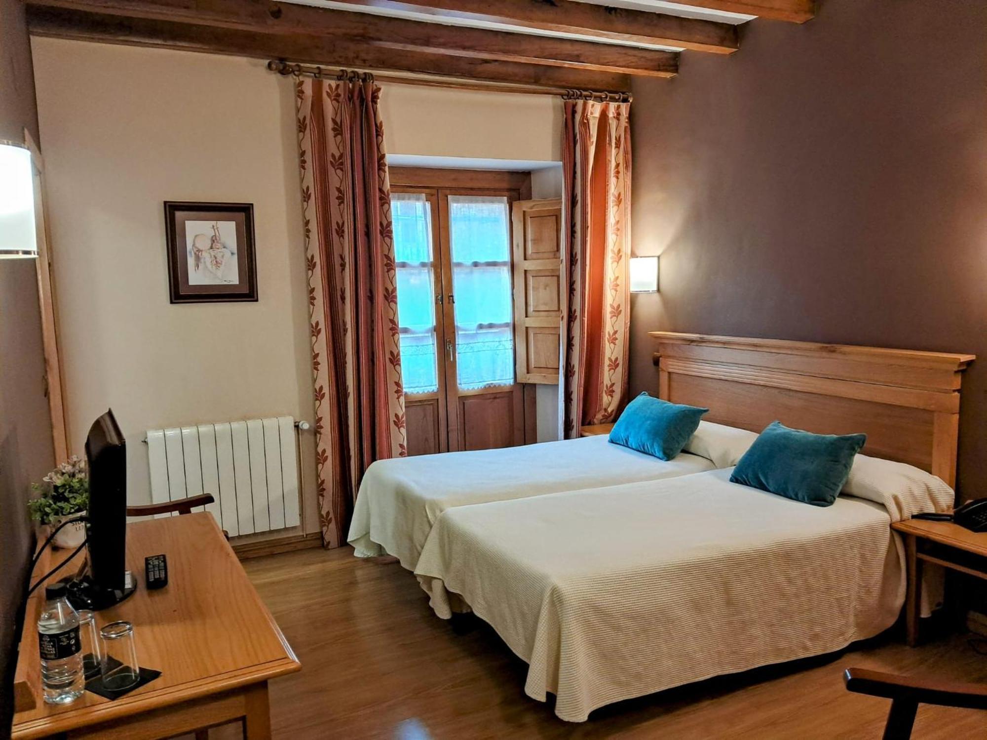 Hotel San Roque Reinosa Exteriör bild